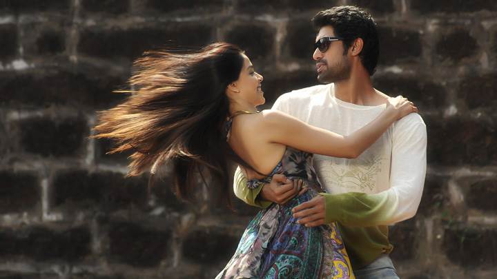 Genelia D’Souza And Rana Daggubati Hugging N Looking In Naa Ishtam